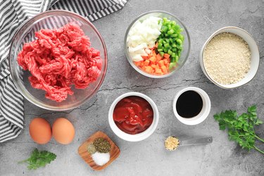 Ingredients for meatloaf muffins