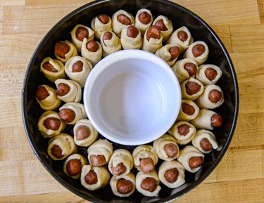 Tear-Apart Pigs in a Blanket Wreath Recipe