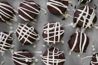 Gingersnap cookie truffles