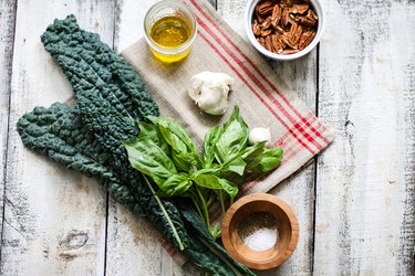 Healthy One Pot Meal: Whole Wheat Shrimp Pasta with Kale Pesto