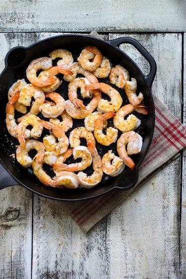 Healthy One Pot Meal: Whole Wheat Shrimp Pasta with Kale Pesto