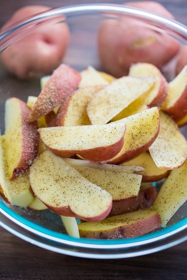 Seasoned potato wedges