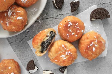 Finished deep-fried Oreos