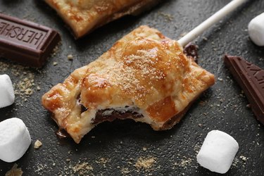 S\'mores pie pops recipe