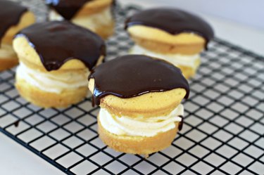 tiny boston cream pies