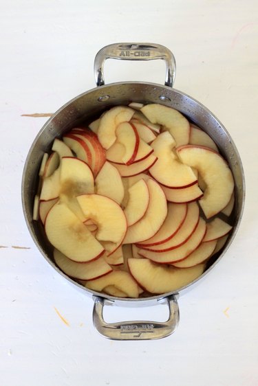 apples in a pan