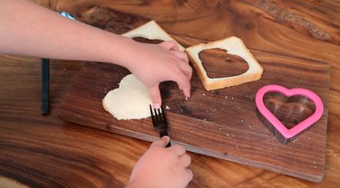 crimping the edges of the bread