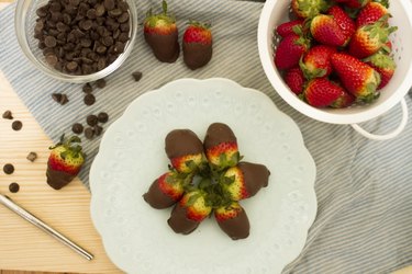 How to make chocolate covered strawberries