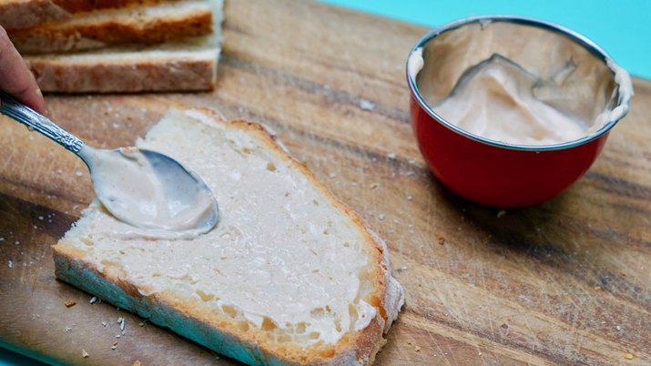 Grilling bread with smoked mayonnaise for vegan BLT