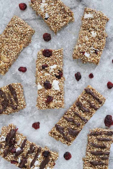 Complete quinoa granola bars