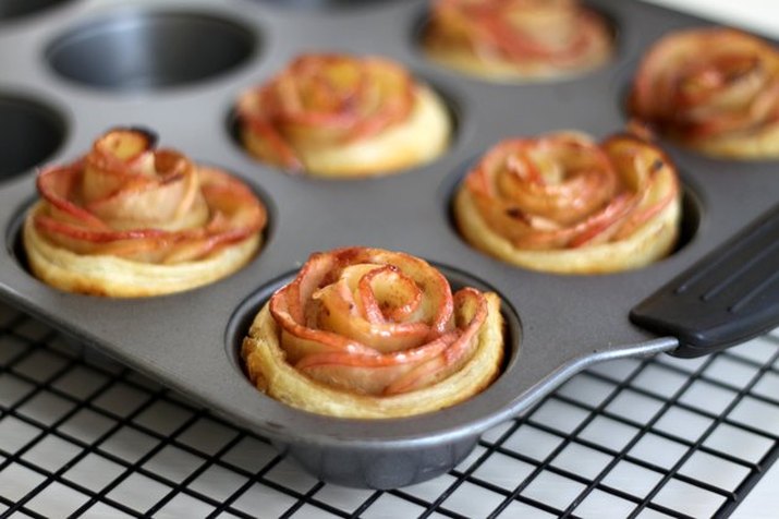 Blooming flower apple pie