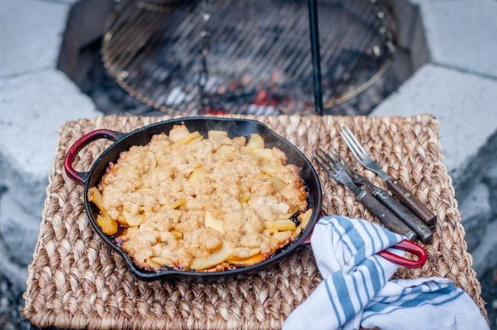 Campfire skillet apple cobbler