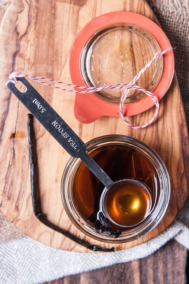 Homemade Vanilla Extract Recipe