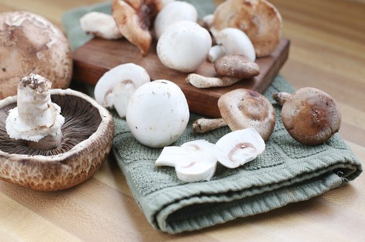 white and portobello mushrooms