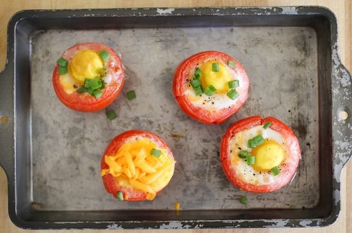 How to Bake Eggs in Tomatoes