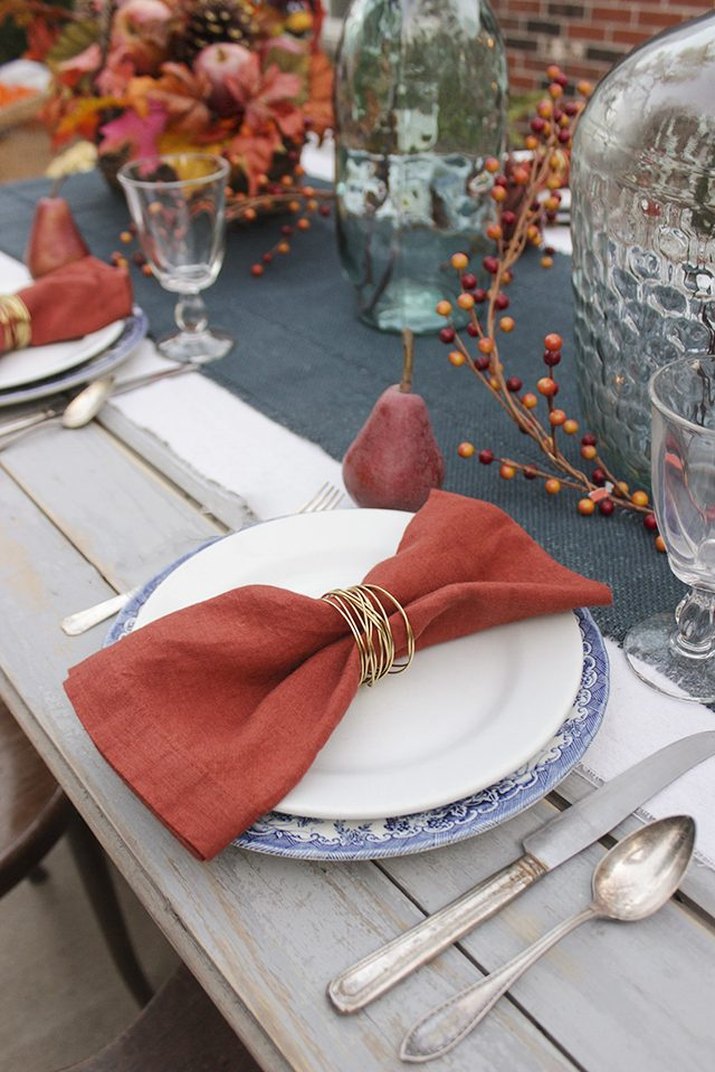 Create stylish napkin rings with gold jewelry wire and pliers.