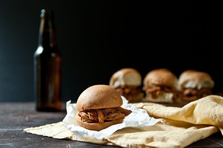 Pulled chicken sliders